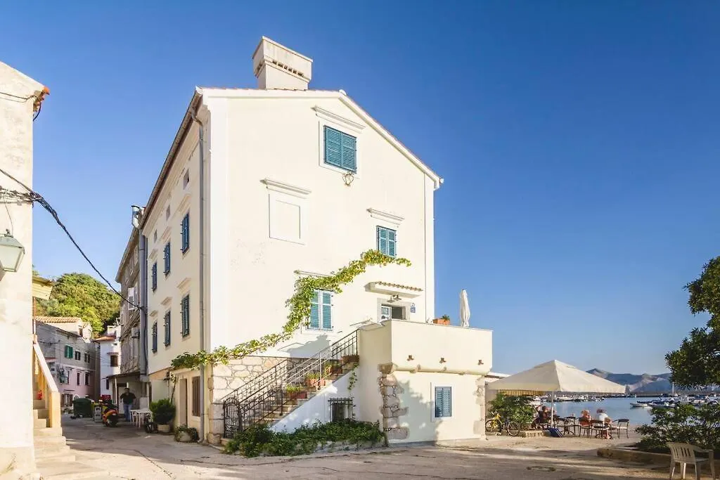 Villa Veli Palac バスカ